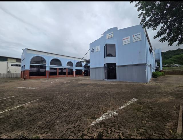 3,000M² WAREHOUSE FOR SALE IN RIVERHORSE VALLEY